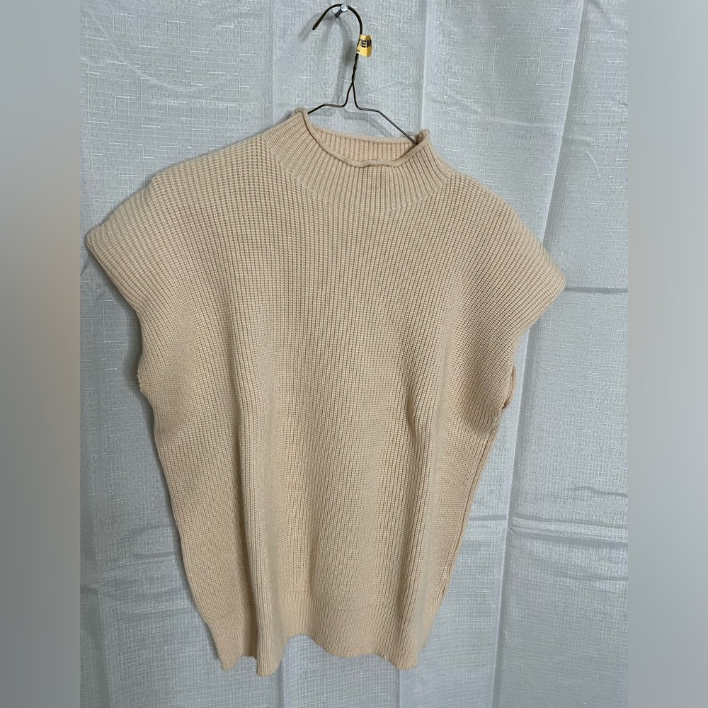 MOCK NECK SLEEVELESS CREAM SWEATER